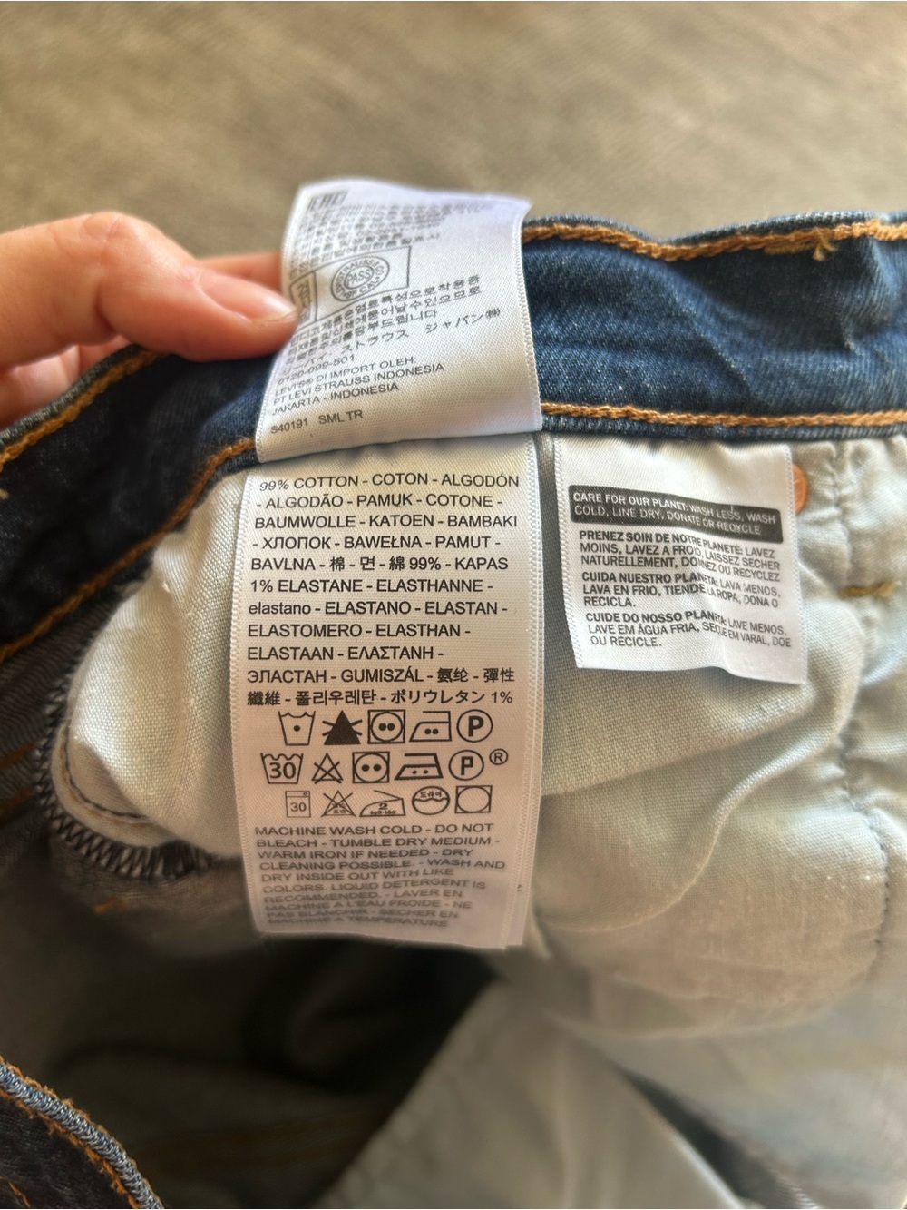 Levi's Women’s Classic Ribcage Straight Jeans - Picture 7 of 11